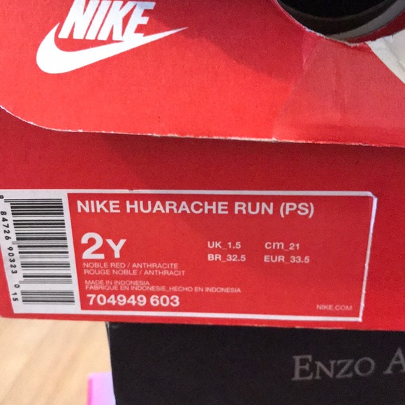 Nike - Picture 3 of 6